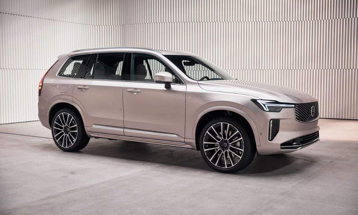 2026 Volvo XC90 - Calm Luxury and Everyday
